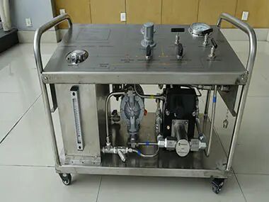 Customized hydro test equipment in which pneumatic vacuum pumps are equipped.
