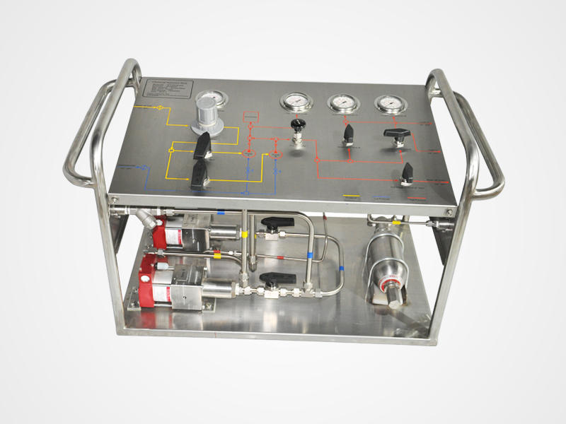 Hydrostatic Water Test Pump With an Accumulator