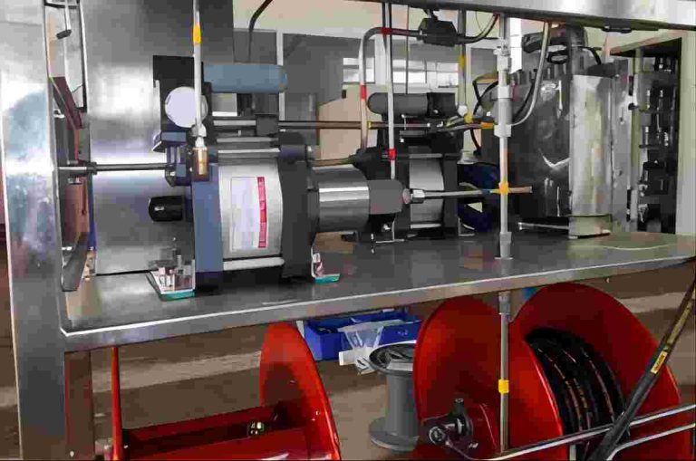 How to Use the Oil Well Wellhead Pressure Test Machines Safely and Accurately?