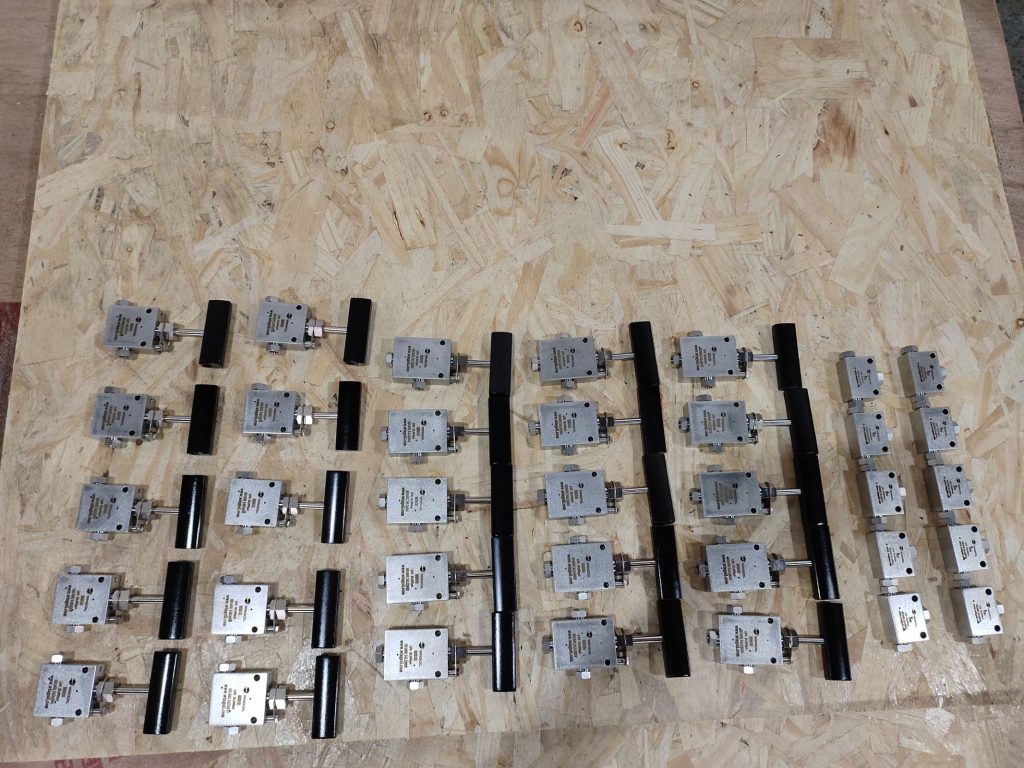 Needle Valves and Tees to Malaysia
