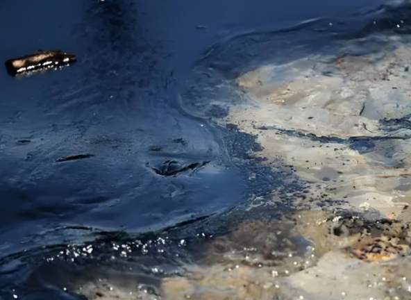 oil pipeline leakage